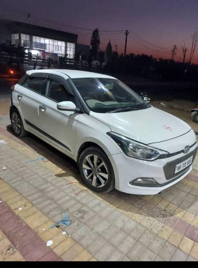 https://images10.gaadi.com/usedcar_image/4163564/original/processed_86f0fdbb-c4fd-4a16-8c32-d70fa880295f.jpg?imwidth=6401