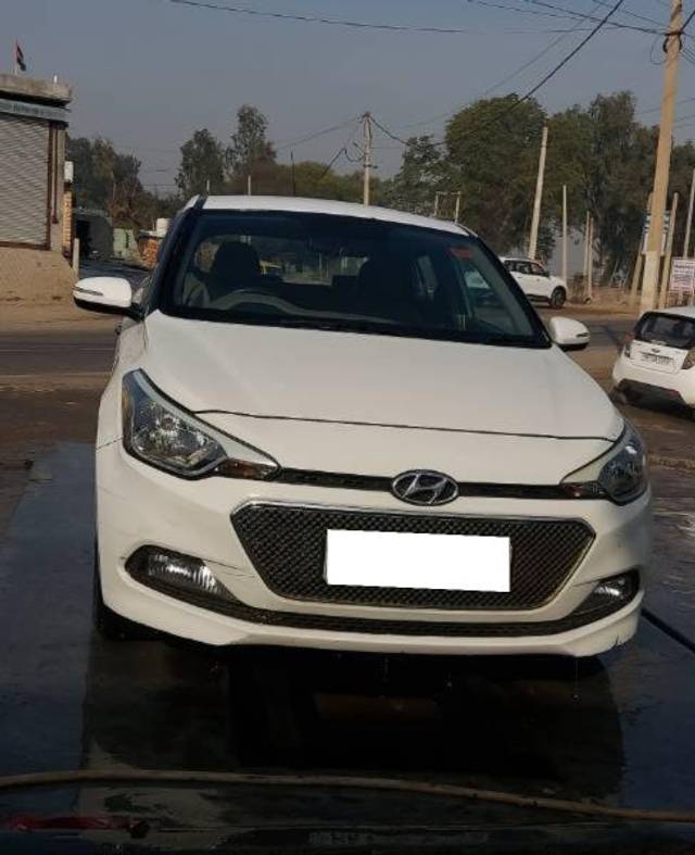 https://images10.gaadi.com/usedcar_image/4163564/original/processed_b28b5446-66c7-4849-923e-7139695220a8.jpg?imwidth=6402