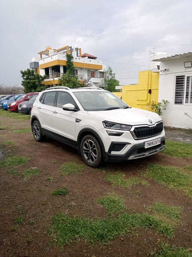 https://images10.gaadi.com/usedcar_image/4163620/original/processed_140ff60aeb11063cac77f1670c0957a6.jpg?imwidth=6400