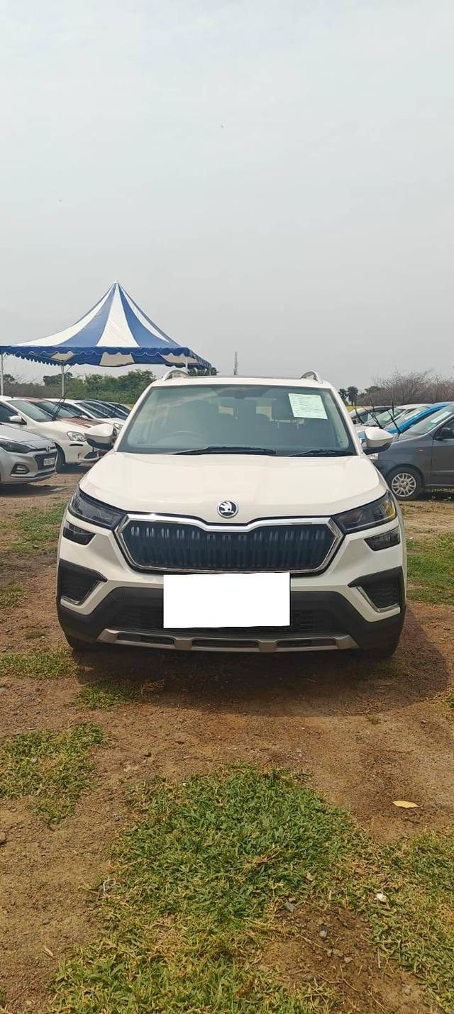 https://images10.gaadi.com/usedcar_image/4163620/original/processed_d00fc022af800fc38f039518ed3e554a.jpg?imwidth=6400