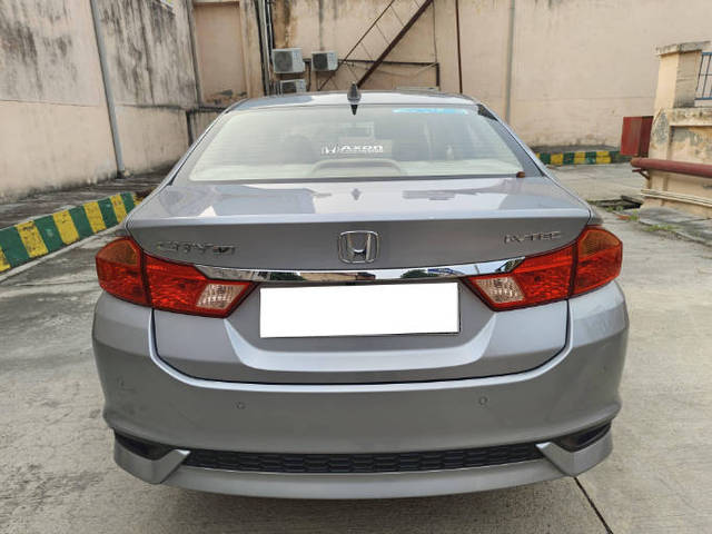 https://images10.gaadi.com/usedcar_image/4163713/original/processed_0649fc4870096b1f99061dee0ecc5f20.png?imwidth=6402