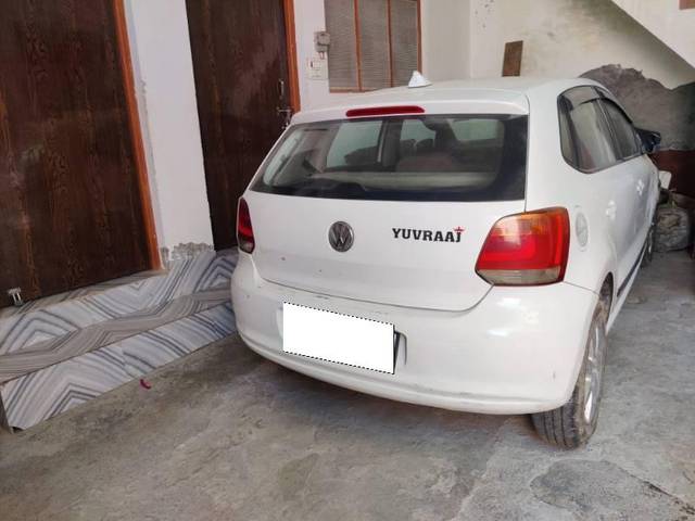 https://images10.gaadi.com/usedcar_image/4163738/original/processed_0cc090cc-f64a-448a-a201-b4a3926b76a8.jpg?imwidth=6402