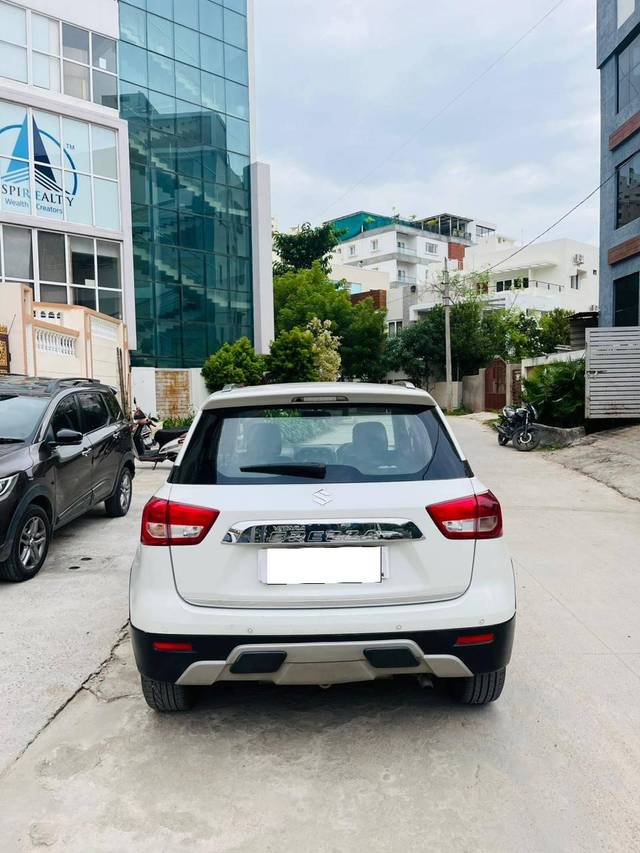 https://images10.gaadi.com/usedcar_image/4163890/original/processed_81371928c653a59eeb8eecb2318312e1.jpeg?imwidth=6402