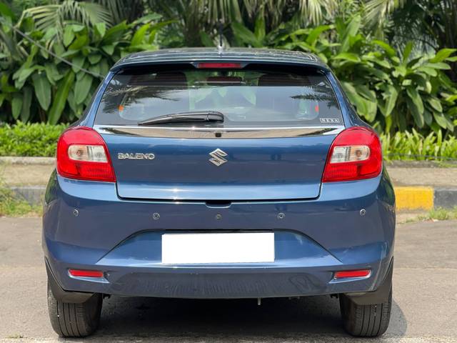 https://images10.gaadi.com/usedcar_image/4163988/original/processed_8fbd6ff5ac94f1861f2429489d3a2279.jpg?imwidth=6402