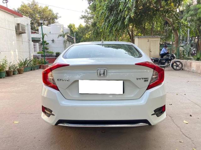 https://images10.gaadi.com/usedcar_image/4164030/original/processed_f8143f90b92e5faa3b246c6fc1f0f8ed.jpeg?imwidth=6401