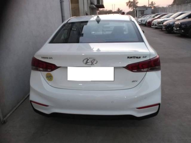 https://images10.gaadi.com/usedcar_image/4164049/original/processed_3a9f536a-2635-4ecb-ba4c-74329233b2cf.jpeg?imwidth=6402