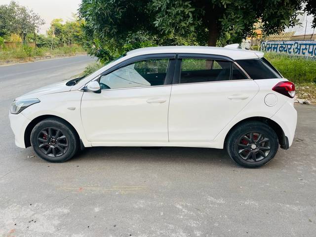 https://images10.gaadi.com/usedcar_image/4164176/original/5f5fdf038baf4c0b9003b106c68b9d4f.jpg?imwidth=6402