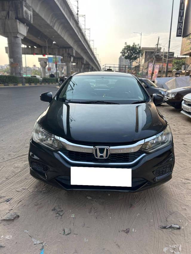 https://images10.gaadi.com/usedcar_image/4164387/original/processed_85462661d4d60fd2a84cb51f29296364.jpg?imwidth=6400