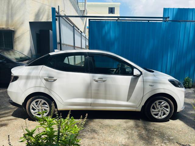 https://images10.gaadi.com/usedcar_image/4164388/original/dba065099bd7cc038d644e6903f2ee78.jpg?imwidth=6401