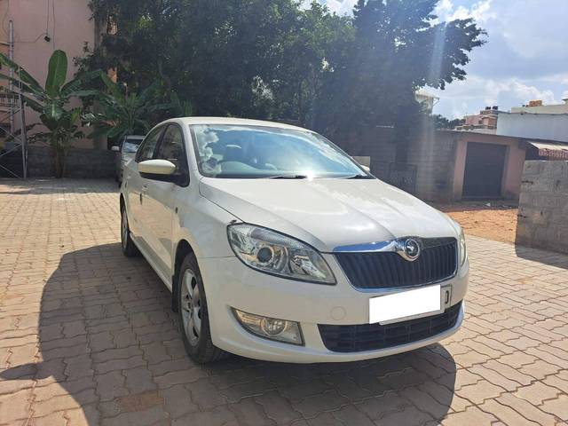 https://images10.gaadi.com/usedcar_image/4164405/original/processed_1f85fb5ec20e15f75aea776da888c651.jpeg?imwidth=6400