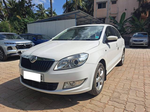 https://images10.gaadi.com/usedcar_image/4164405/original/processed_efb5efc062a648da88bb58bc496b1753.jpeg?imwidth=6402