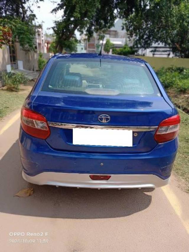 https://images10.gaadi.com/usedcar_image/4164421/original/processed_c66e3b66-33d1-4cdd-8e1f-25fe319f9415.jpg?imwidth=6402