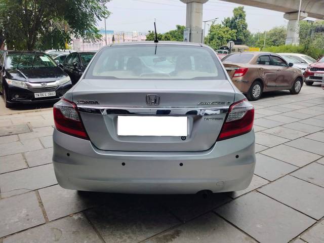 https://images10.gaadi.com/usedcar_image/4164552/original/processed_11eda3c35ec95f4f85f040bbfa759608.jpeg?imwidth=6401