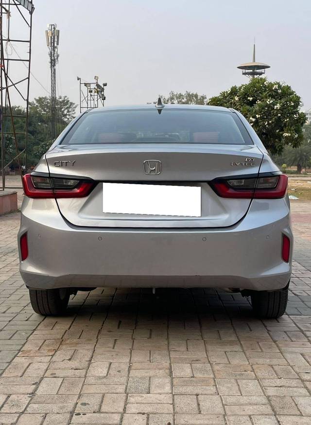 https://images10.gaadi.com/usedcar_image/4164617/original/processed_b2e3105ecbcc0877c66a8ed875593470.jpg?imwidth=6402