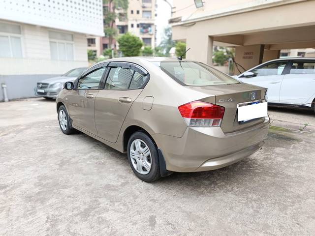 https://images10.gaadi.com/usedcar_image/4164656/original/processed_9dafc6d30fae6d01ba4fa01e92a5bef4.jpg?imwidth=6402