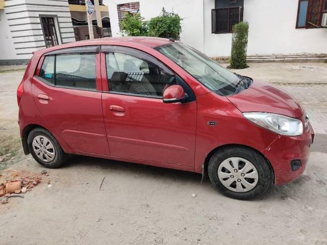 https://images10.gaadi.com/usedcar_image/4164761/original/processed_de0779b7-ce28-41d8-bd4b-296a60c34311.jpg?imwidth=6401