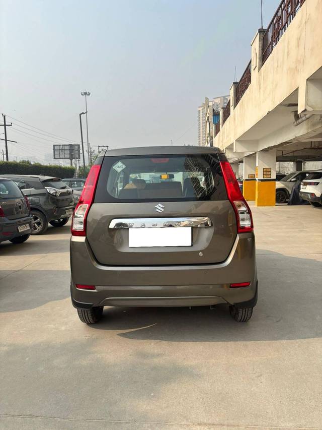 https://images10.gaadi.com/usedcar_image/4164779/original/processed_d9b9bed1512e31f492327cc8f11b9cce.jpg?imwidth=6402