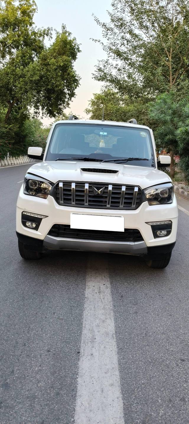 https://images10.gaadi.com/usedcar_image/4164799/original/processed_0b376bae6234b4fd28f6660b7aeaf6e8.jpg?imwidth=6400