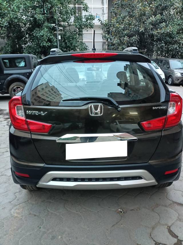 https://images10.gaadi.com/usedcar_image/4164852/original/processed_5b93247a84f4b5e81f9cd814f7b7c09a.jpg?imwidth=6401