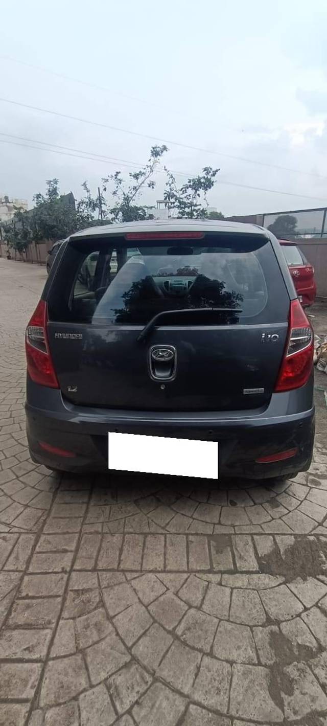 https://images10.gaadi.com/usedcar_image/4164943/original/processed_0a61be37f68115f37cab9219d782c657.jpg?imwidth=6401