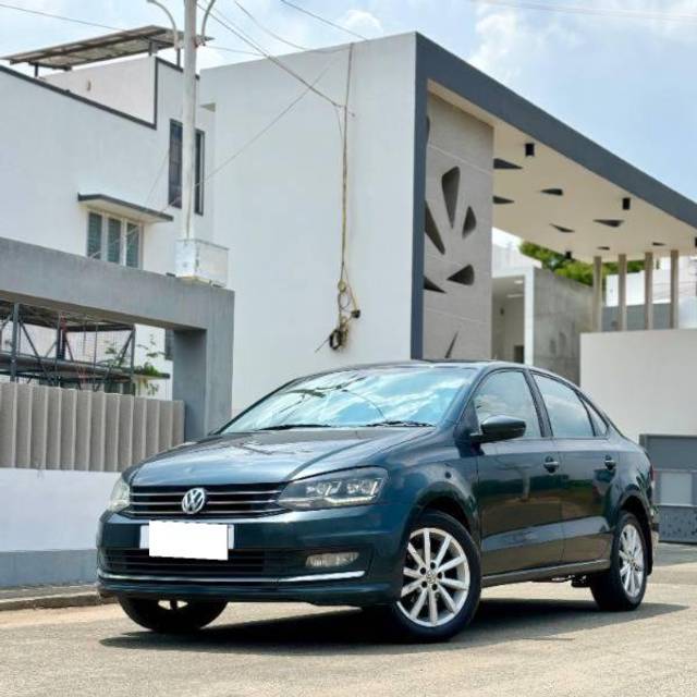 https://images10.gaadi.com/usedcar_image/4164986/original/processed_0528cebe-7112-4d08-a837-16a5054a4f4f.jpg?imwidth=6400