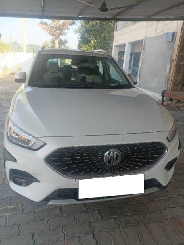 https://images10.gaadi.com/usedcar_image/4165221/original/processed_6d5558af-4596-4658-8eae-c422e1ae5a8d.jpg?imwidth=6402