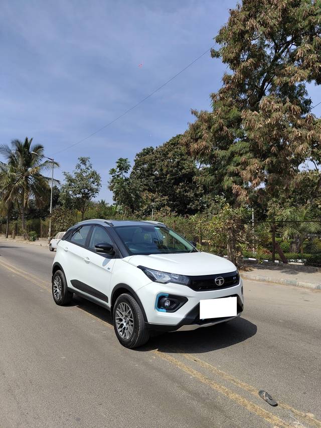 https://images10.gaadi.com/usedcar_image/4165251/original/processed_fc481c00d7bc2f34da5d359a04710dfd.jpeg?imwidth=6400