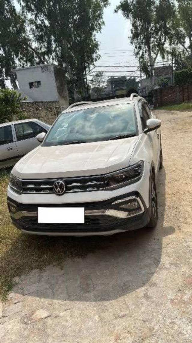 https://images10.gaadi.com/usedcar_image/4165266/original/processed_458b0486-e77c-40ef-9989-246a6240562e.jpg?imwidth=6402