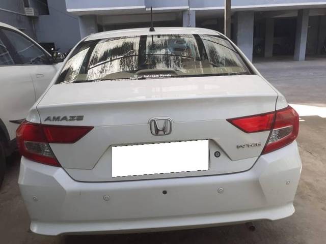 https://images10.gaadi.com/usedcar_image/4165300/original/processed_8915ad08-96d2-43ff-8f0b-6748d29f1d1e.jpg?imwidth=6402