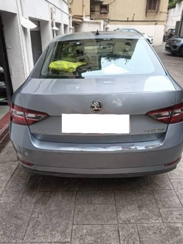 https://images10.gaadi.com/usedcar_image/4165362/original/processed_0855a055-d4b5-493d-8cbb-c7a74a853ec4.jpg?imwidth=6401