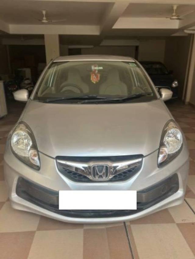 https://images10.gaadi.com/usedcar_image/4165430/original/processed_7fe5d065-44cf-48c0-8b74-c96a9c48f22f.jpeg?imwidth=6400