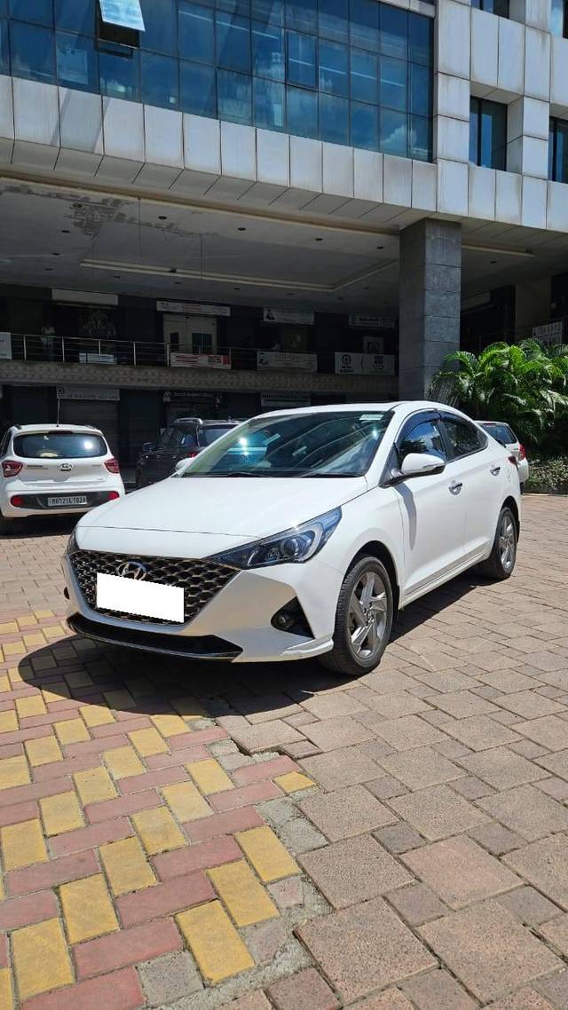 https://images10.gaadi.com/usedcar_image/4165443/original/processed_7c9ad3b1365c164a02bd42c18855a7af.jpg?imwidth=6402