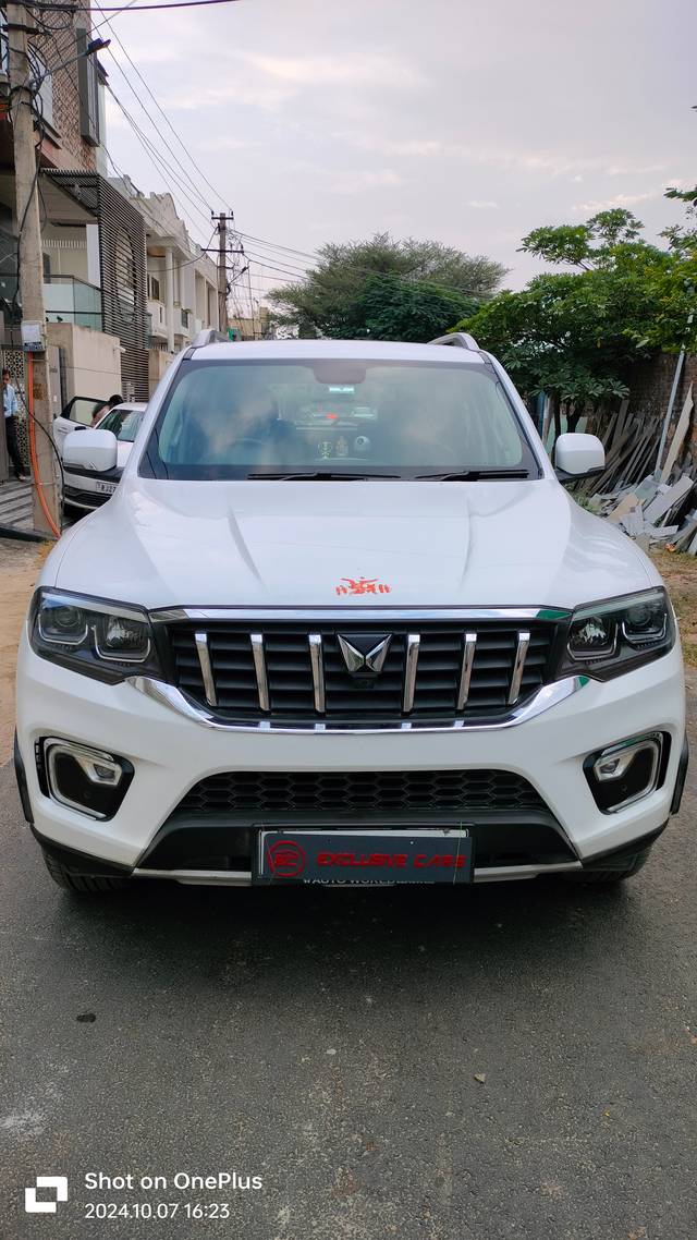 https://images10.gaadi.com/usedcar_image/4165490/original/d11a640302a234a19023d98e1eb80ba8.jpg?imwidth=6400