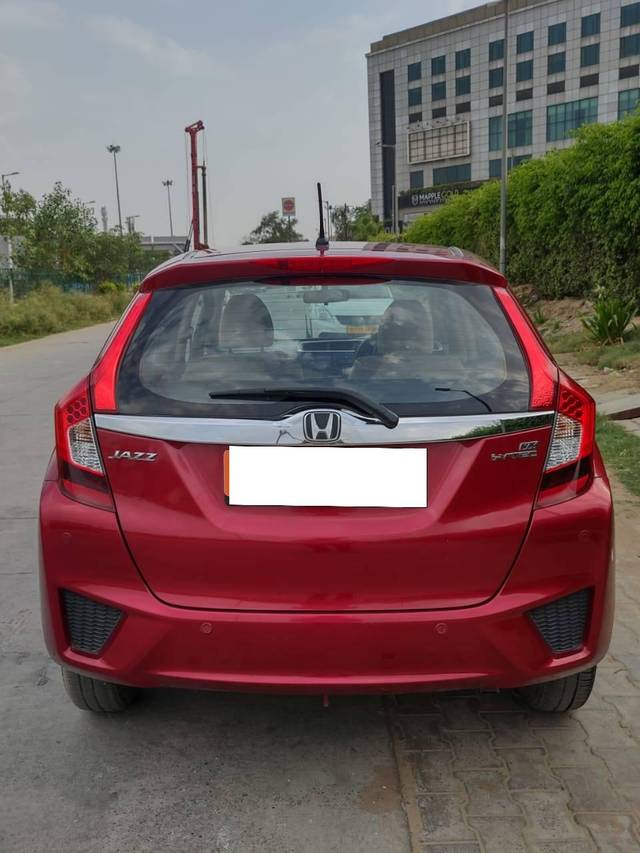 https://images10.gaadi.com/usedcar_image/4165582/original/processed_2348b5c2459439c8ac76be0d03701cdf.jpg?imwidth=6402