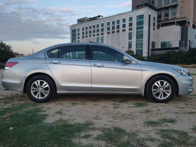 https://images10.gaadi.com/usedcar_image/4165599/original/e83551bf61da0ecdecf666a42b116e08.jpg?imwidth=6401