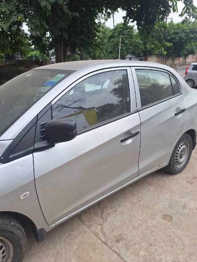 https://images10.gaadi.com/usedcar_image/4165603/original/processed_2d961d48-34b8-43bf-baa0-4bb8d6767010.jpg?imwidth=6402