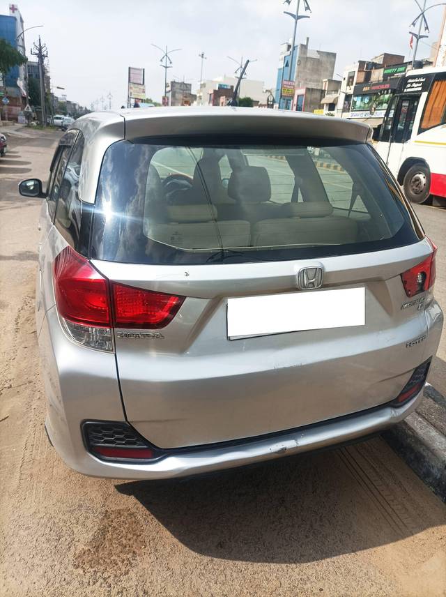 https://images10.gaadi.com/usedcar_image/4165660/original/processed_0c23165d51aa18eb46ec7996a29cd4b8.jpg?imwidth=6401