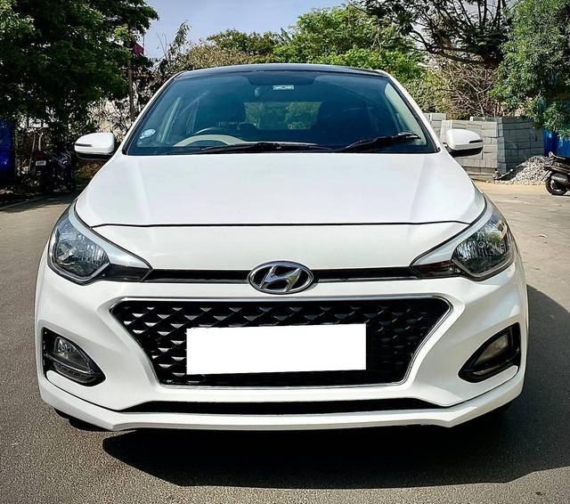 https://images10.gaadi.com/usedcar_image/4165698/original/processed_9f7a5c79883129129c12ea68840c22a8.jpg?imwidth=6400