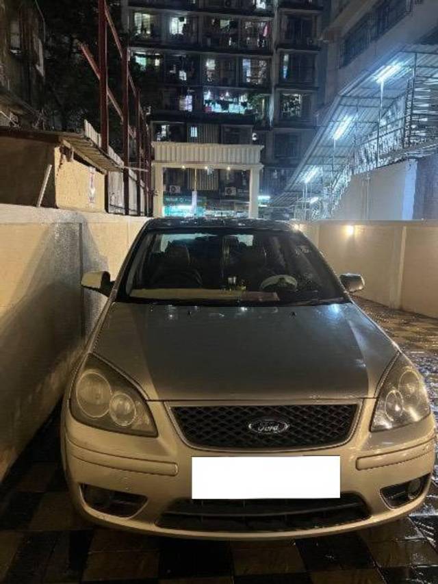 https://images10.gaadi.com/usedcar_image/4165706/original/processed_2a729570-f42b-4b4d-a7e4-7f79f05be5cb.jpg?imwidth=6400