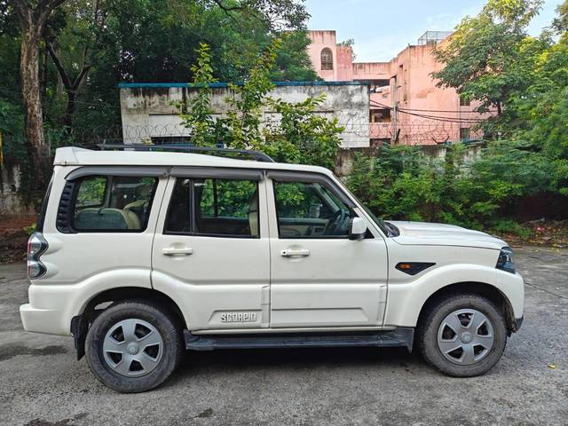 https://images10.gaadi.com/usedcar_image/4165728/original/processed_60647d1fcfc40a2d475388de8b40fd82.jpg?imwidth=6401