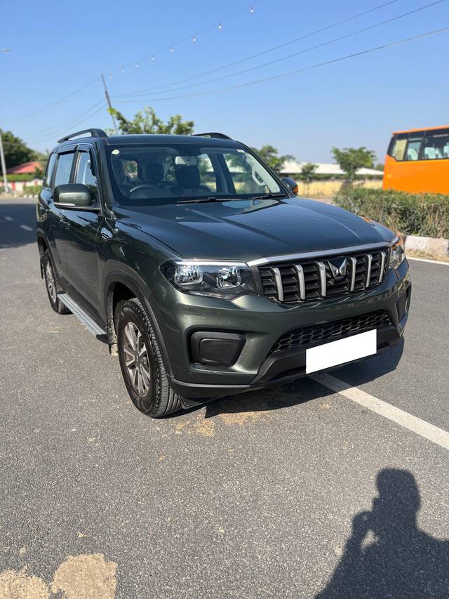 https://images10.gaadi.com/usedcar_image/4165817/original/processed_ec6e9f1d06f3d4af632e225154ce0bf4.jpg?imwidth=6400