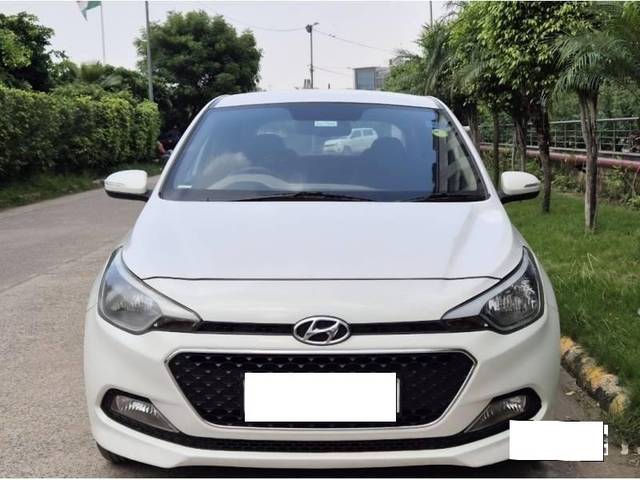 https://images10.gaadi.com/usedcar_image/4165837/original/processed_47031017e13f50cf04891e9034ef8c33.jpg?imwidth=6400