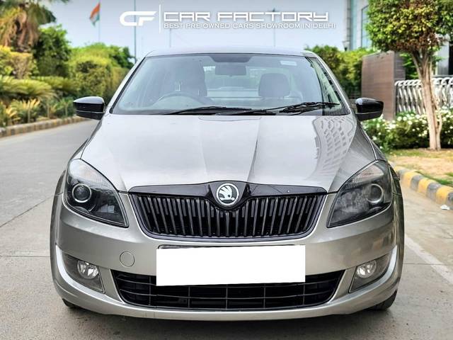 https://images10.gaadi.com/usedcar_image/4165874/original/processed_9162c698573b67918a552db0a77c97d1.jpg?imwidth=6400