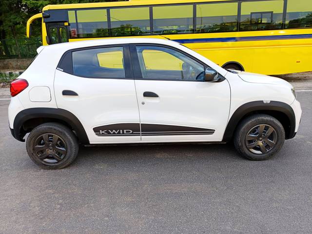 https://images10.gaadi.com/usedcar_image/4166004/original/processed_2d2854f24dedcb360c406668b0a26003.jpg?imwidth=6401