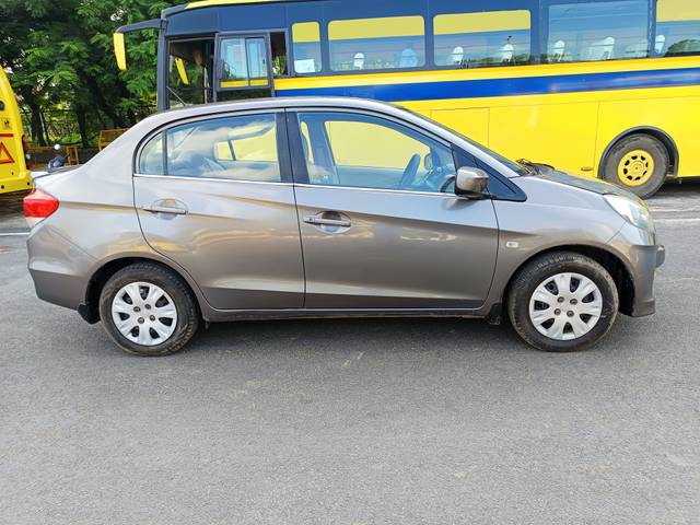 https://images10.gaadi.com/usedcar_image/4166154/original/5bd50c2f75233865581ca8b03d740229.jpg?imwidth=6401