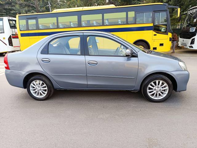 https://images10.gaadi.com/usedcar_image/4166161/original/processed_ccf3156cb27cdd5b5e055a61f6ffe806.jpg?imwidth=6401