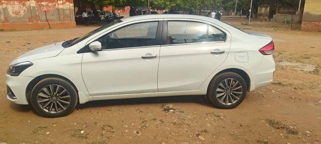 https://images10.gaadi.com/usedcar_image/4166164/original/processed_01525639-f9eb-4176-91fc-cce8cb07b551.jpg?imwidth=6402