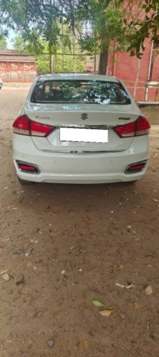 https://images10.gaadi.com/usedcar_image/4166164/original/processed_53e84823-54f8-436b-90a2-b886487686f2.jpg?imwidth=6401