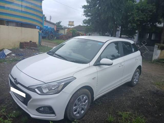 https://images10.gaadi.com/usedcar_image/4166165/original/processed_ee039c43-e960-4ad7-a4e1-5381af12b535.jpg?imwidth=6400