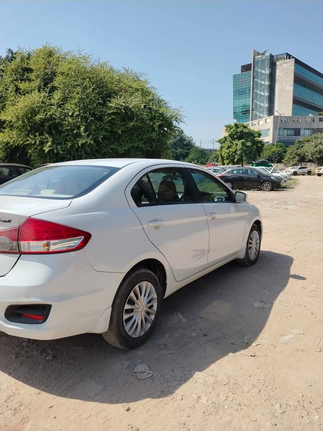 https://images10.gaadi.com/usedcar_image/4166246/original/5629b9844f5b42d07e55eb9ad4b283f4.jpg?imwidth=6401